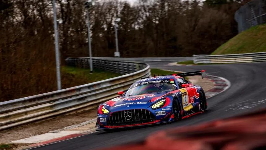 El coche de Max Verstappen por el infierno verde