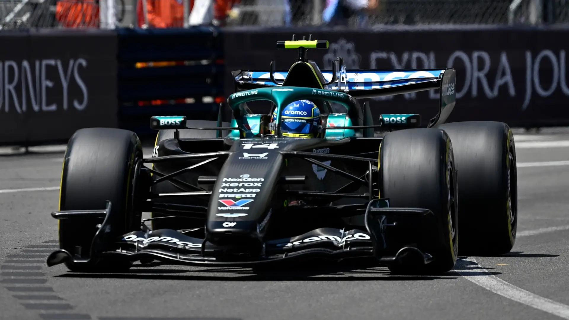 Fernando Alonso a bordo de su AMR26