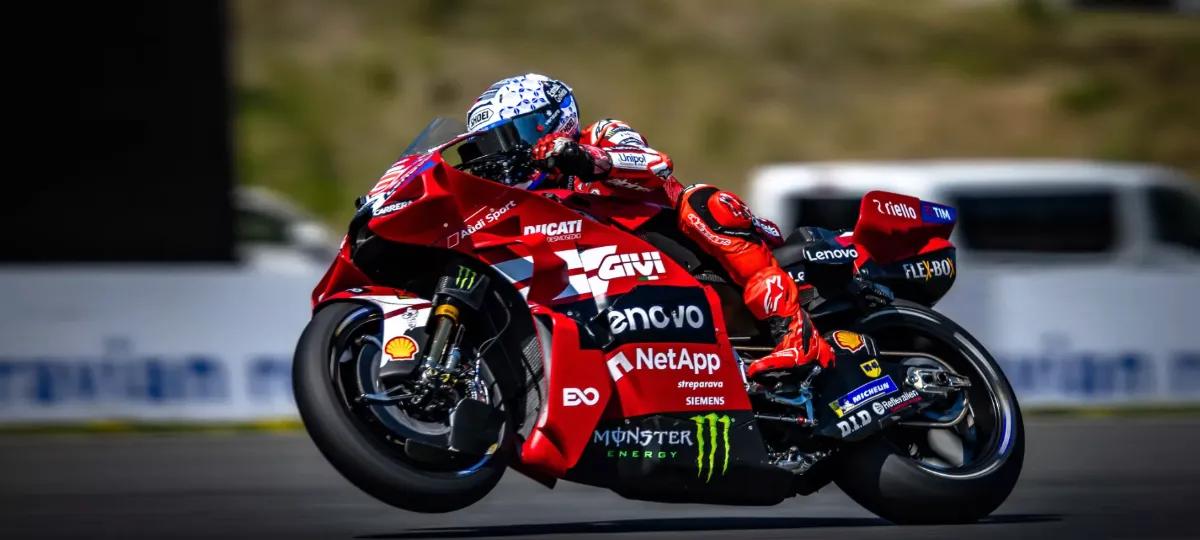 Marc Márquez gana en Brno su 101ª victoria en clase reina y acecha el campeonato: 40 puntos a Bezzecchi con 13 citas por delante