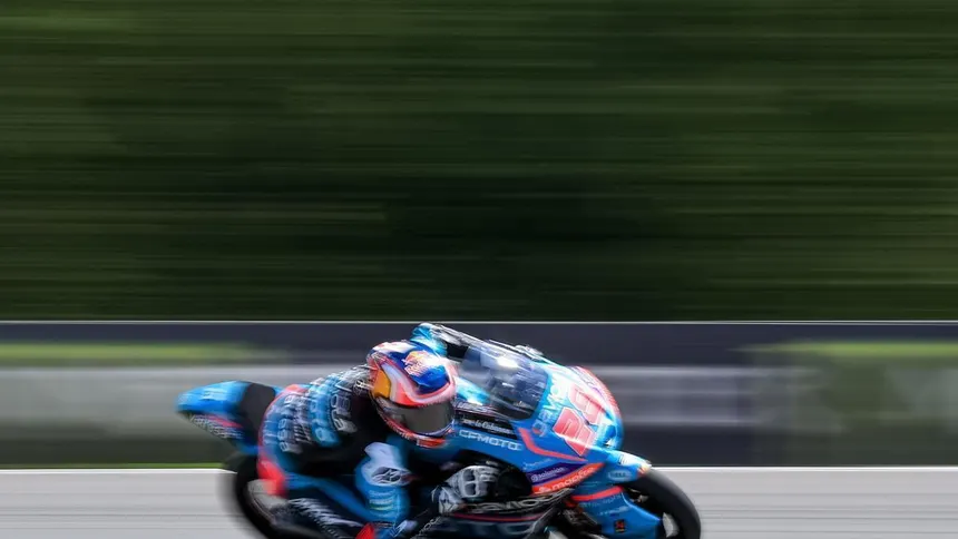 Máximo Quiles en su moto