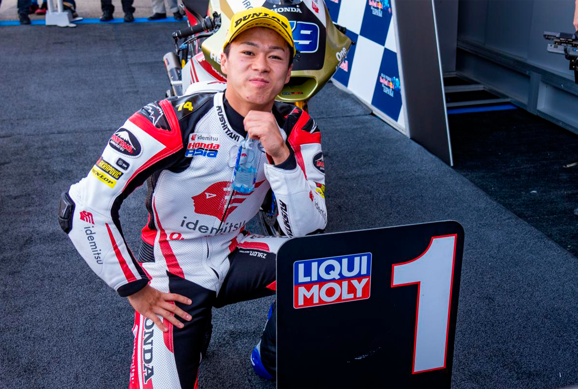 Ai Ogura celebrando una victoria en Jerez