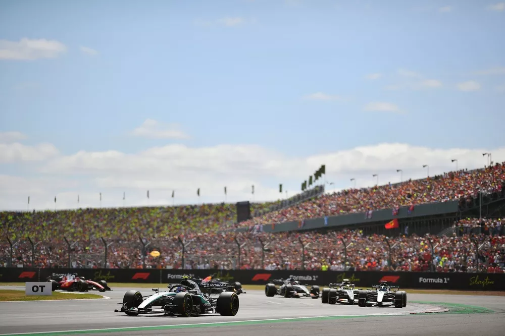 Antonelli se pone primero en la carrera sprint de esta mañana