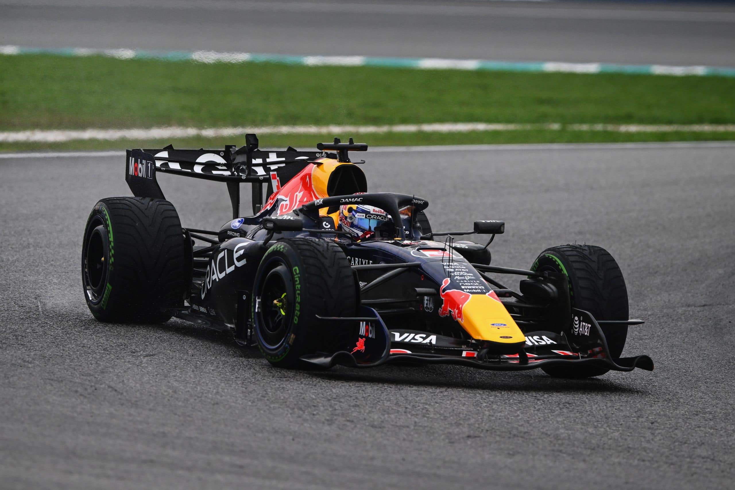 Verstappen reina en el caos de Sepang y firma el primer triunfo de Red Bull Powertrains