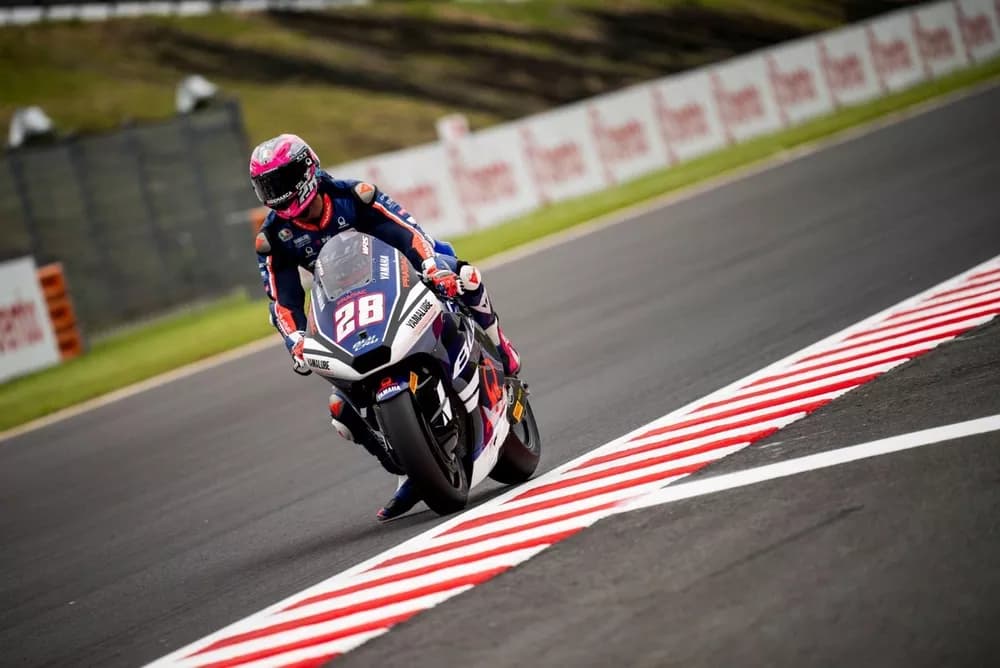 Guevara aprovecha el drama de Manu González y Almansa frena a Quiles: Motegi aprieta Moto2 y retrasa el alirón de Moto3